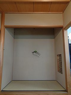 なげいれ作品・葛の蔓(枯れもの)、蛇苺、貝母百合(ばいもゆり)