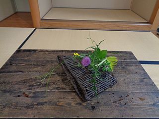 なげいれ作品・野薊、馬の足型、紅羊歯、一人静、野路菊、升草、芒