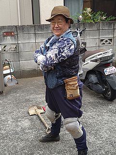 植木屋見習い姿の苔花堂書店