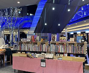 御茶ノ水ソラシティ　Solaクリスマスマルシェ苔花堂書店ブース夜景